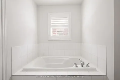 1211 Mccron Crescent Newmarket ON L3X 0C5