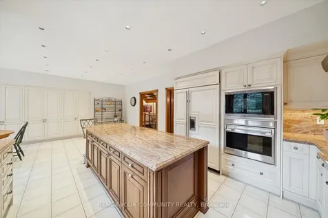 8 Old Park Lane Richmond Hill ON L4B 2L8