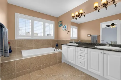 298 Greenwood Drive Essa ON L3W 0E8