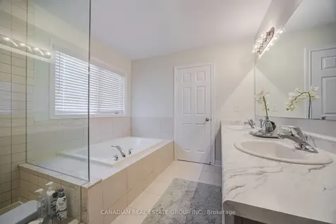 22 Schwalm Crescent New Tecumseth ON L0G 1W0