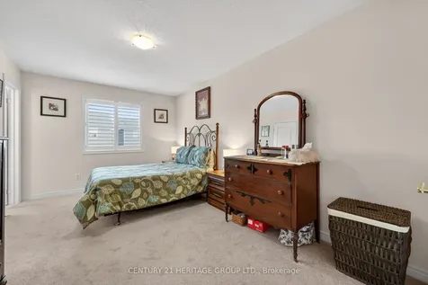32 Mcmulkin Street New Tecumseth ON L9R 0A9