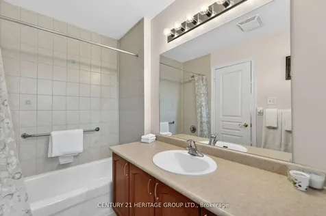 32 Mcmulkin Street New Tecumseth ON L9R 0A9