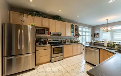 863 Shadrach Drive Newmarket ON L3X 2H3