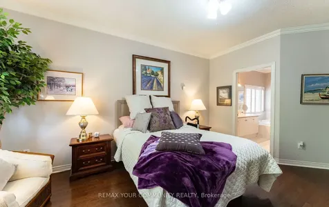 863 Shadrach Drive Newmarket ON L3X 2H3