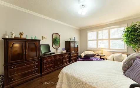 863 Shadrach Drive Newmarket ON L3X 2H3