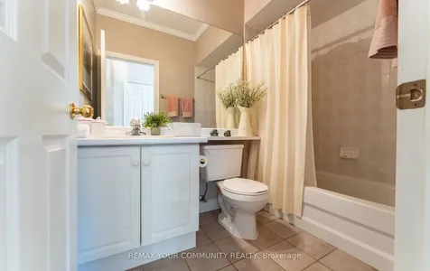 863 Shadrach Drive Newmarket ON L3X 2H3