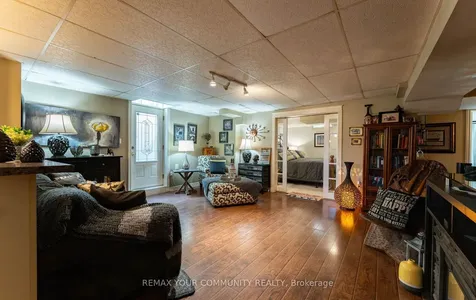 863 Shadrach Drive Newmarket ON L3X 2H3