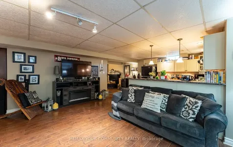 863 Shadrach Drive Newmarket ON L3X 2H3