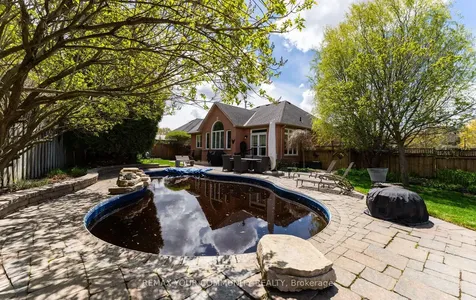 863 Shadrach Drive Newmarket ON L3X 2H3
