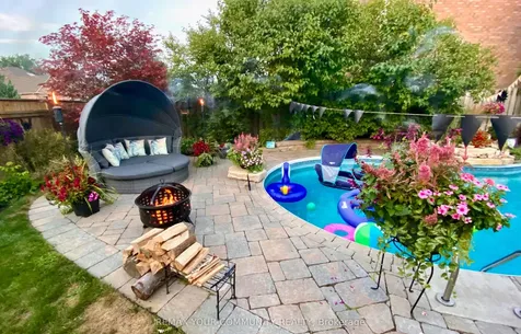 863 Shadrach Drive Newmarket ON L3X 2H3