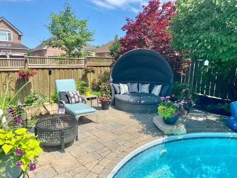 863 Shadrach Drive Newmarket ON L3X 2H3