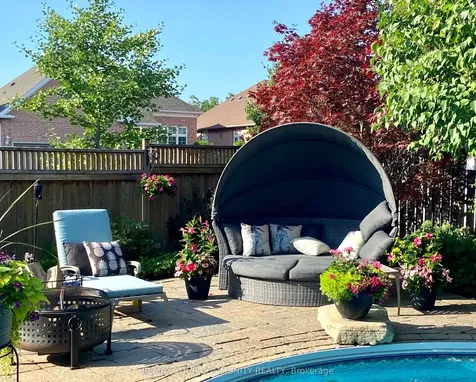 863 Shadrach Drive Newmarket ON L3X 2H3