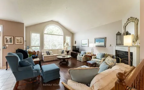 863 Shadrach Drive Newmarket ON L3X 2H3