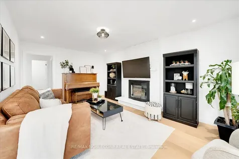 128 Mccauley Court Newmarket ON L3Y 7W2