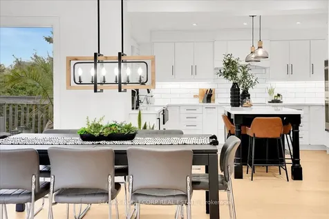 128 Mccauley Court Newmarket ON L3Y 7W2