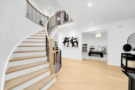 128 Mccauley Court Newmarket ON L3Y 7W2
