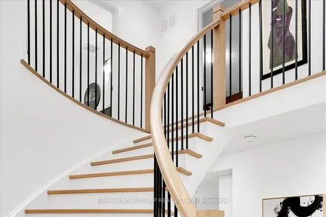 128 Mccauley Court Newmarket ON L3Y 7W2