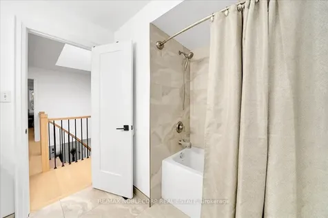 128 Mccauley Court Newmarket ON L3Y 7W2
