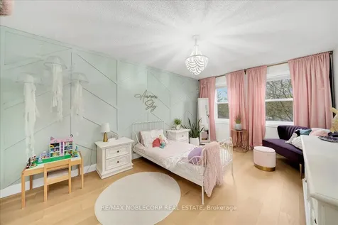 128 Mccauley Court Newmarket ON L3Y 7W2