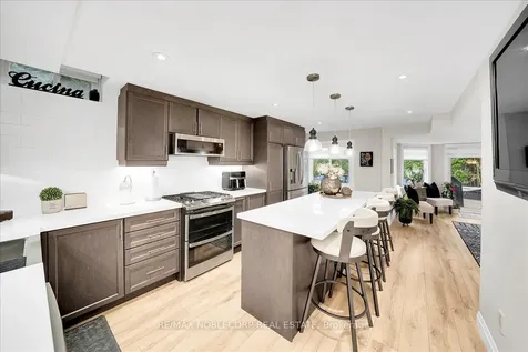 128 Mccauley Court Newmarket ON L3Y 7W2