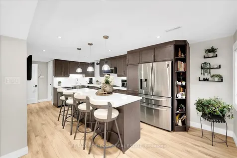 128 Mccauley Court Newmarket ON L3Y 7W2