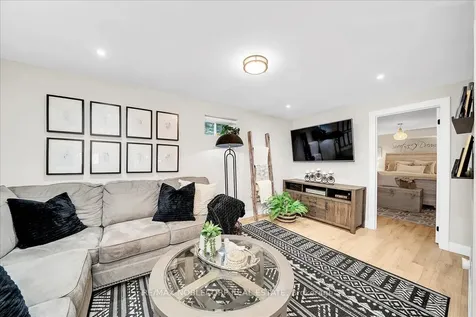 128 Mccauley Court Newmarket ON L3Y 7W2