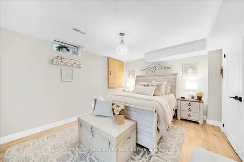 128 Mccauley Court Newmarket ON L3Y 7W2