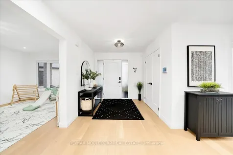 128 Mccauley Court Newmarket ON L3Y 7W2