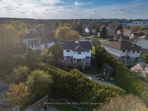 128 Mccauley Court Newmarket ON L3Y 7W2