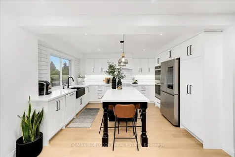 128 Mccauley Court Newmarket ON L3Y 7W2