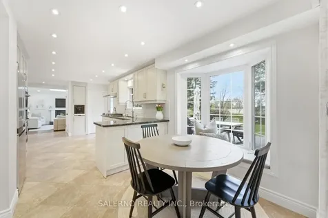 8 Simon Henry Avenue King ON L0G 1N0