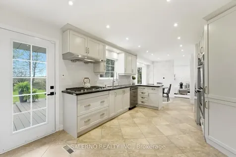 8 Simon Henry Avenue King ON L0G 1N0