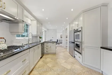 8 Simon Henry Avenue King ON L0G 1N0