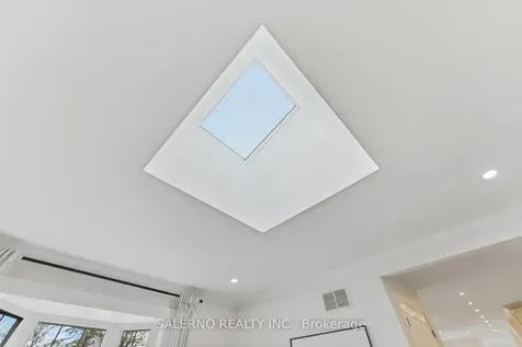 8 Simon Henry Avenue King ON L0G 1N0
