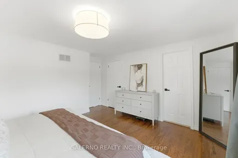 8 Simon Henry Avenue King ON L0G 1N0