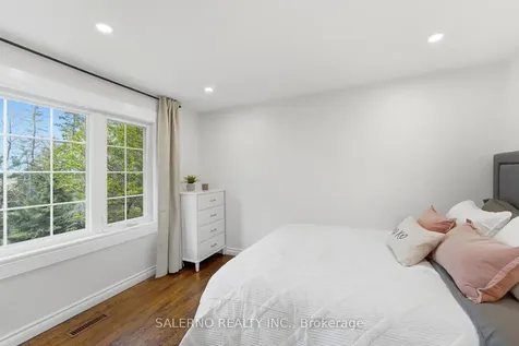 8 Simon Henry Avenue King ON L0G 1N0