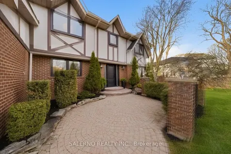 8 Simon Henry Avenue King ON L0G 1N0