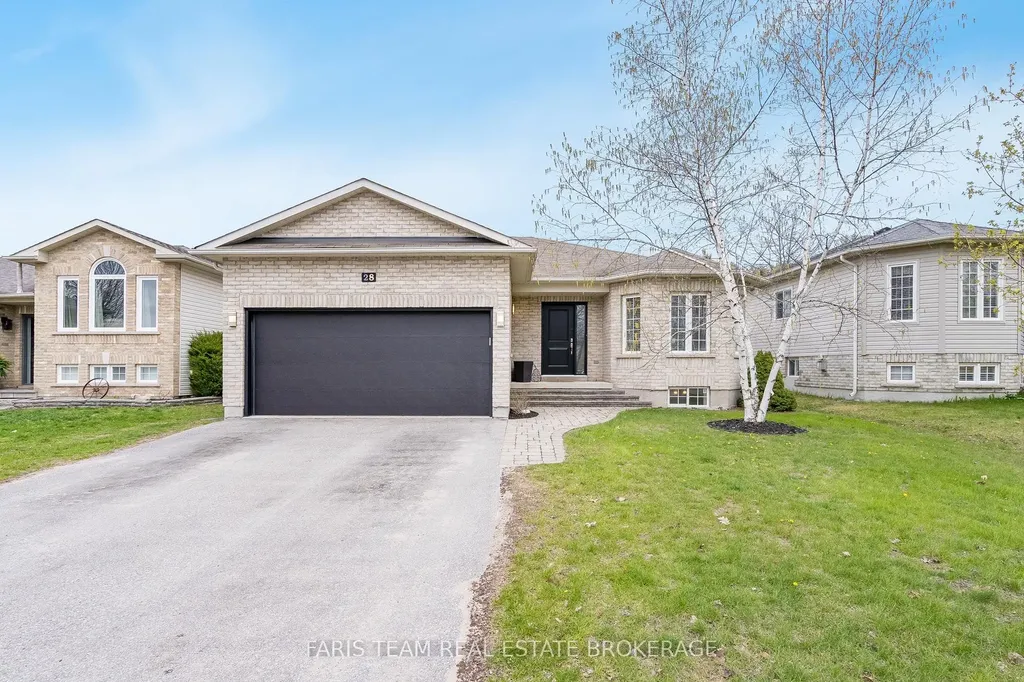 28 Stonemount Crescent Essa ON L0M 1B4