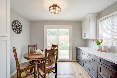 28 Stonemount Crescent Essa ON L0M 1B4