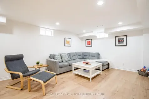 28 Stonemount Crescent Essa ON L0M 1B4