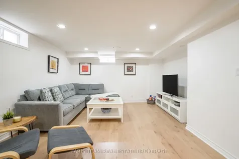 28 Stonemount Crescent Essa ON L0M 1B4