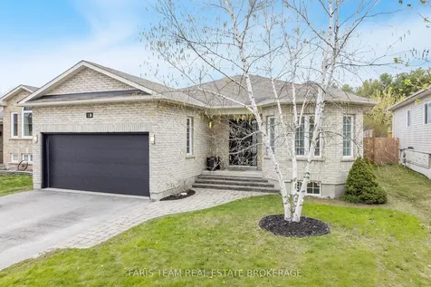 28 Stonemount Crescent Essa ON L0M 1B4