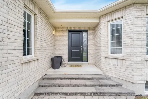 28 Stonemount Crescent Essa ON L0M 1B4