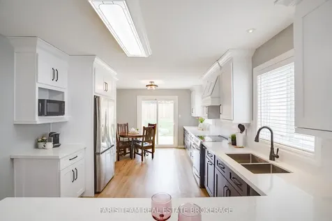 28 Stonemount Crescent Essa ON L0M 1B4