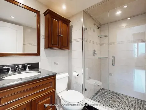 32 Clarissa Drive Richmond Hill ON L4C 9R7