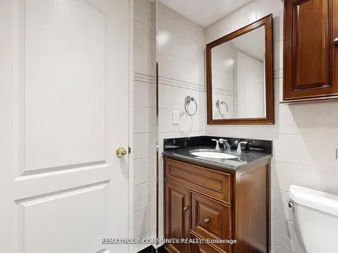 32 Clarissa Drive Richmond Hill ON L4C 9R7