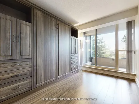 32 Clarissa Drive Richmond Hill ON L4C 9R7