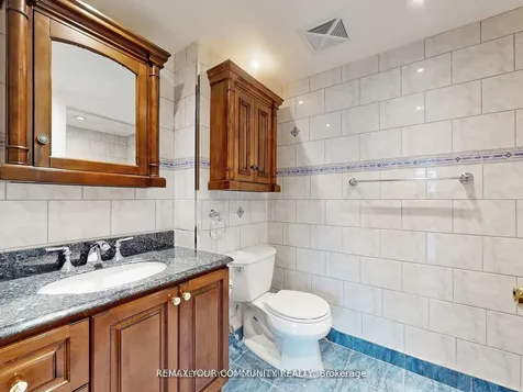 32 Clarissa Drive Richmond Hill ON L4C 9R7