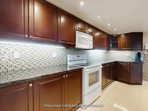 32 Clarissa Drive Richmond Hill ON L4C 9R7