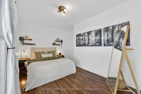 266 Kenwood Avenue Georgina ON L4P 2X5